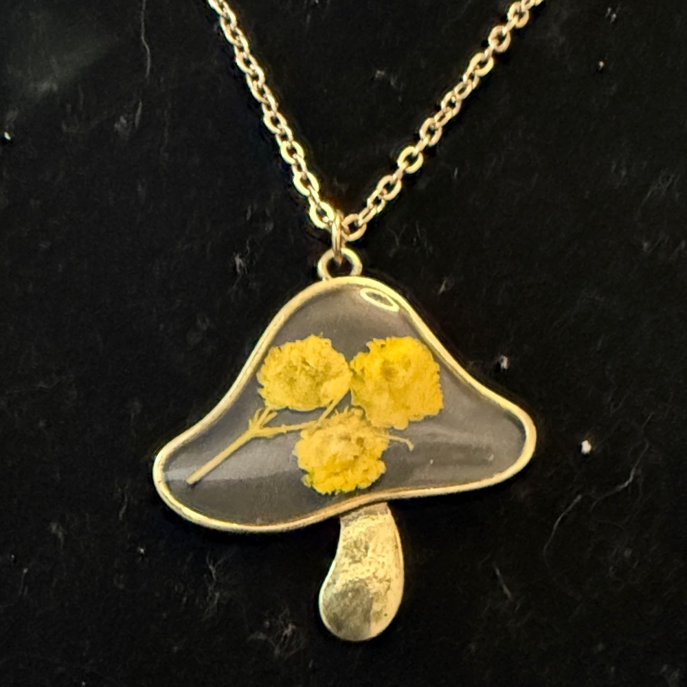 Gold tone dried flower mushroom necklace
